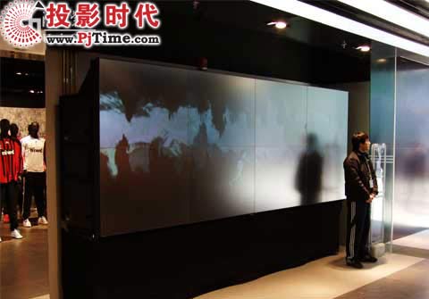 清华紫光大屏幕力助阿迪达斯旗航店