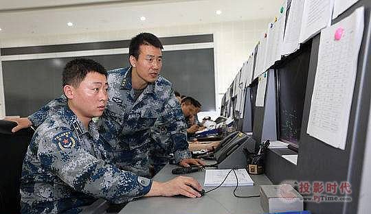 西部战区空中作战指挥控制中心进行飞行状态实时监控 西部战区空中作战指挥控制中心进行飞行状态实时监控
