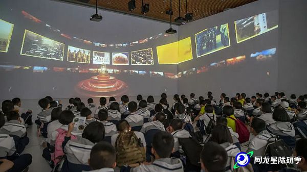 网龙以沉浸式光影技术呈现建党百年光辉历程