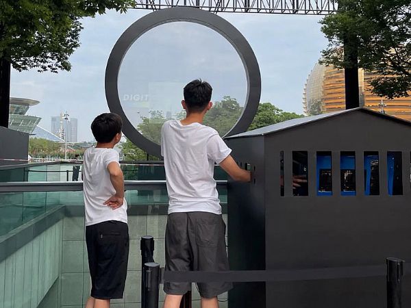 《党辉日月》互动投影秀 喜迎建党百年华诞