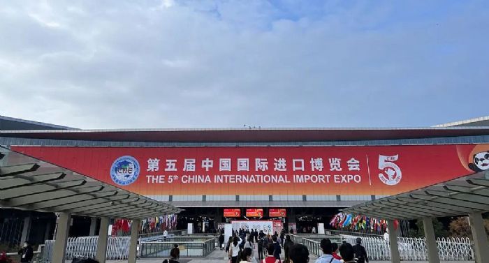 冠捷科技集团精彩亮相第五届中国国际进口博览会,展示全屏视讯新生态!