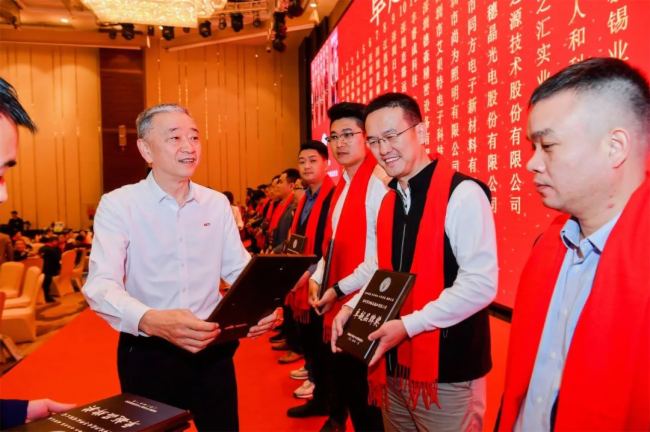 科技创新奖!AET阿尔泰持续引领LED直显技术创新