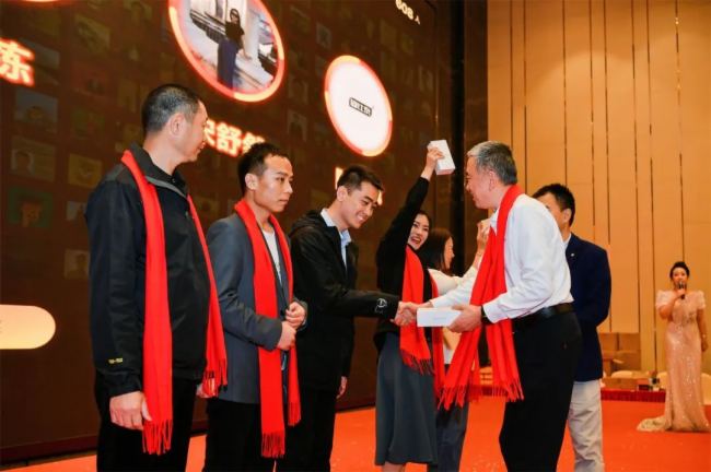 科技创新奖!AET阿尔泰持续引领LED直显技术创新