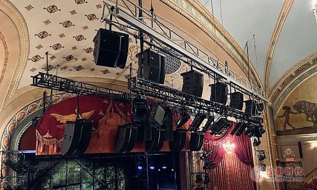 L-Acoustics L系列和L-ISA沉浸式超真实扩声技术联手打造百老汇《局外人》的魔幻世界