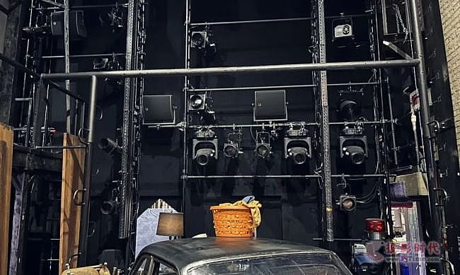 L-Acoustics L系列和L-ISA沉浸式超真实扩声技术联手打造百老汇《局外人》的魔幻世界
