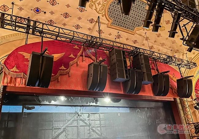 L-Acoustics L系列和L-ISA沉浸式超真实扩声技术联手打造百老汇《局外人》的魔幻世界