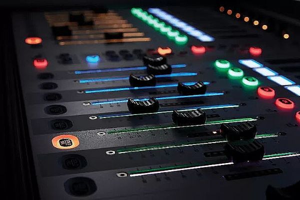 SoundcraftƳȫVi1000ֵ̨